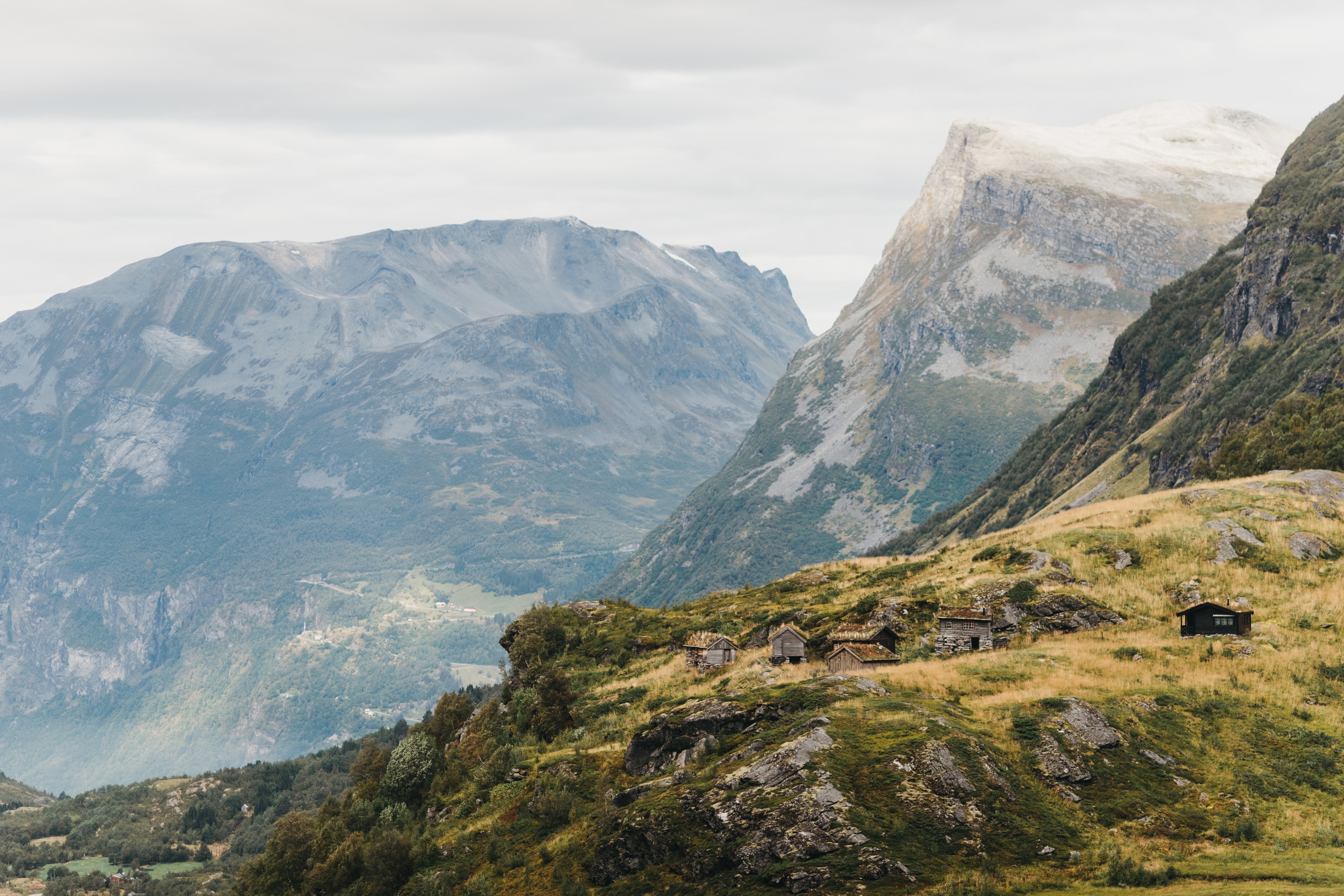 Reading and writing on location — Moment Journal hero